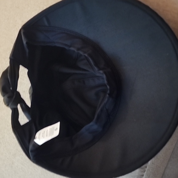 Black one size long visor sunhat with slot for ponytail. - Picture 4 of 5
